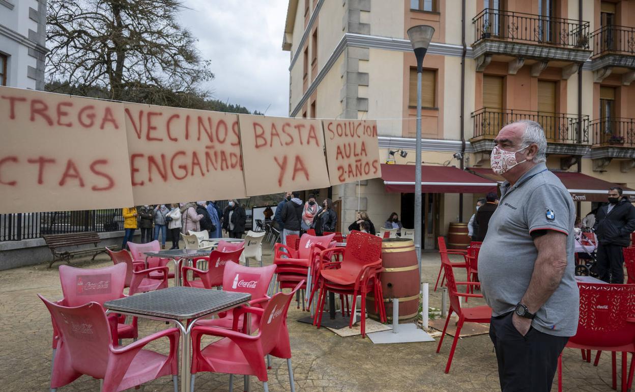 Imagen de la protesta contra la alcaldesa María Rivero, celebrada a principios de febrero en Guriezo.