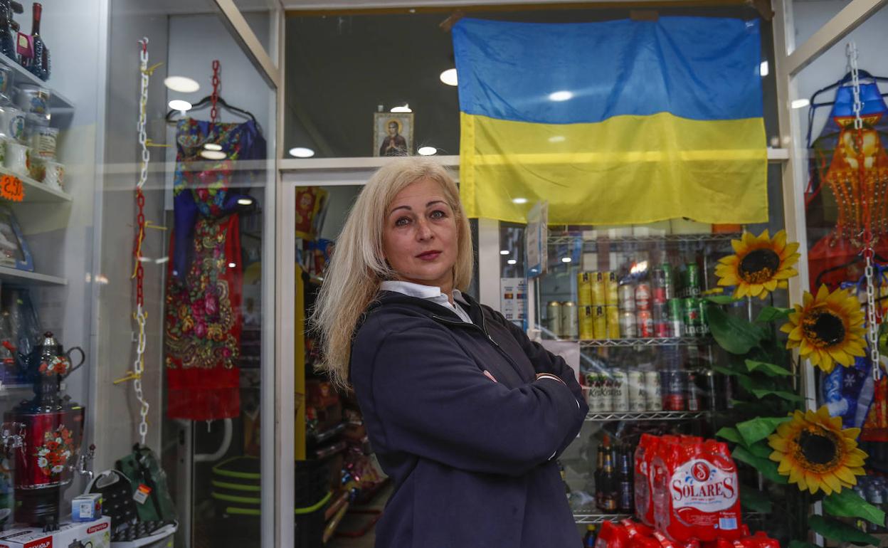 Galina, ayer, en la tienda Slavianka, en Santander. 