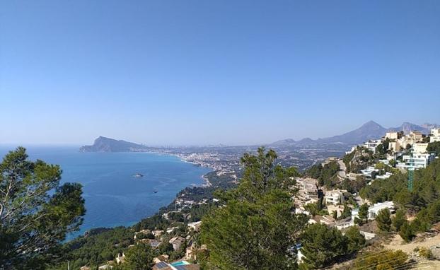 Desde Altea Hills se divisa toda la zona costera de la Marina Baixa.