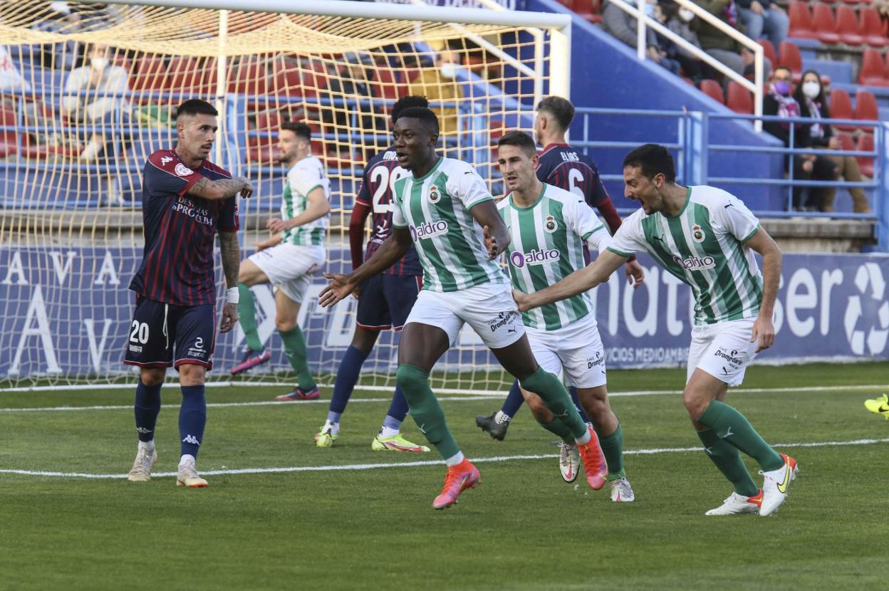 Patrcik Soko celebra uno de los goles que marcó ante el Extremadura en el último partido de 2021.