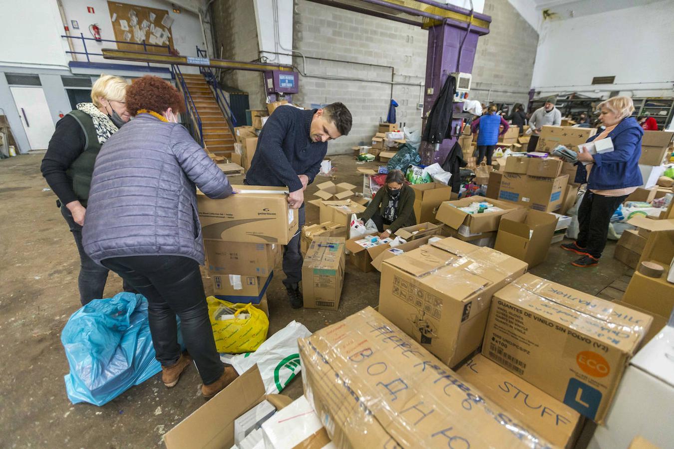 Un total de 33 palés cargados de productos básicos salen este viernes para Ucrania.