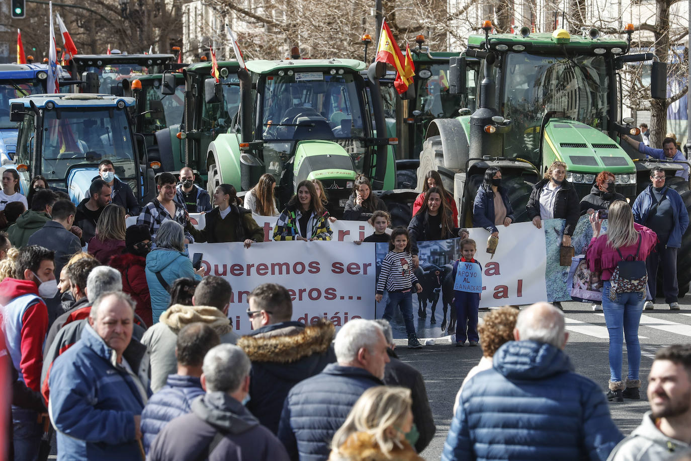 Fotos: Los ganaderos de Cantabria llevan su protesta hasta las calles de Santander