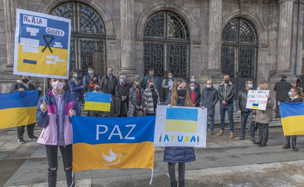 Concentración en apoyo a Ucrania hoy en Torrelavega. 