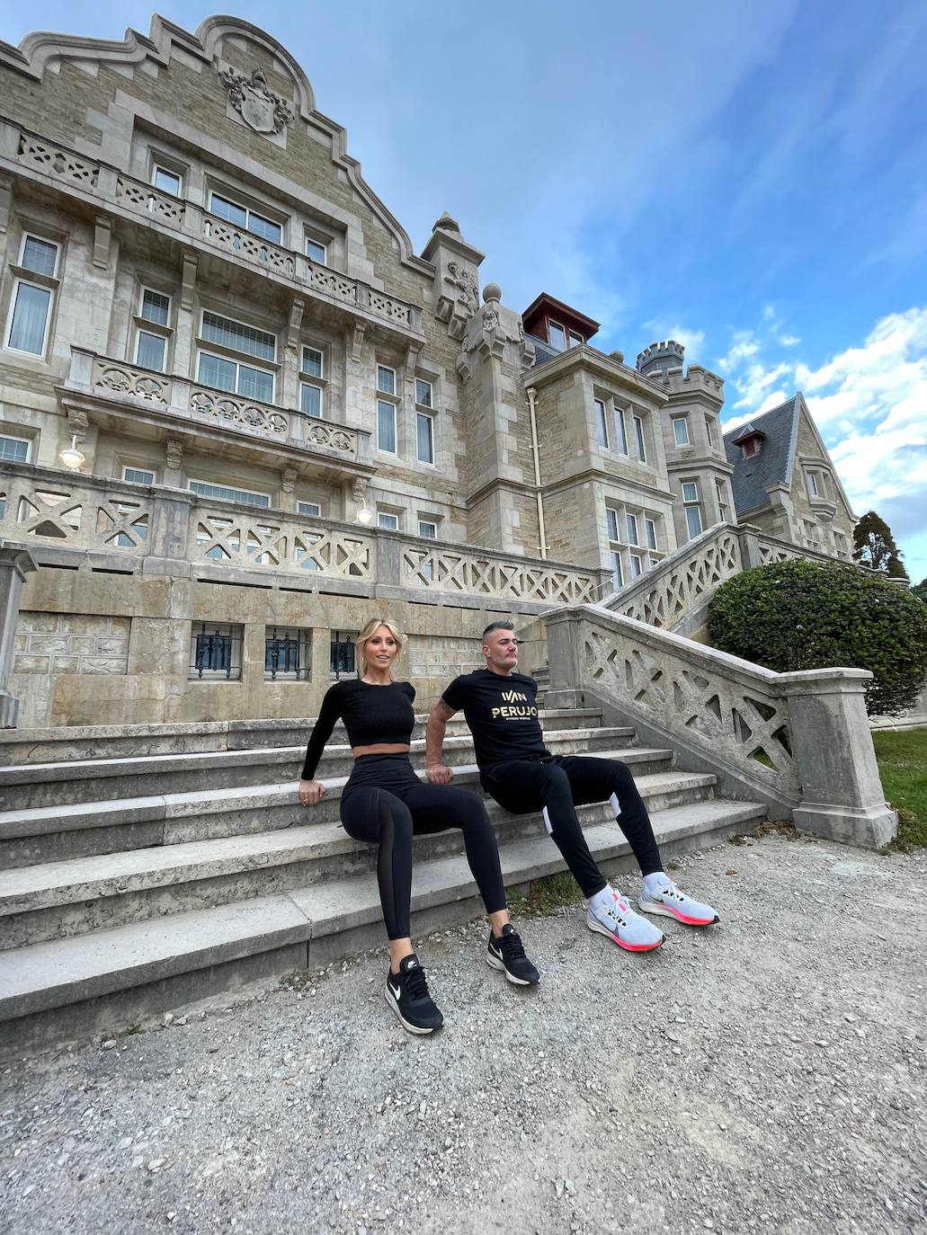 El Palacio de La Magdalena fue la perfecta localización para la sesión de este par de amigos.