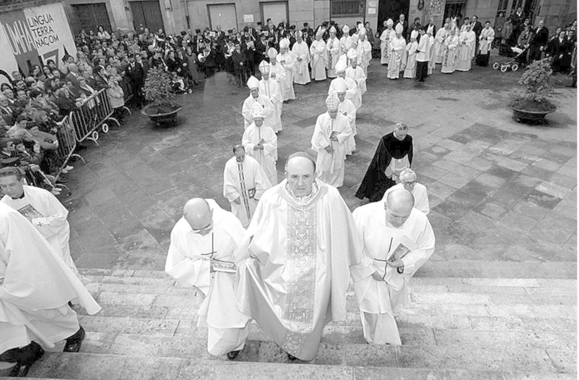 El cántabro Carlos Osoro Sierra, durante su toma de posesión como obispo de Ourense hace 25 años. 