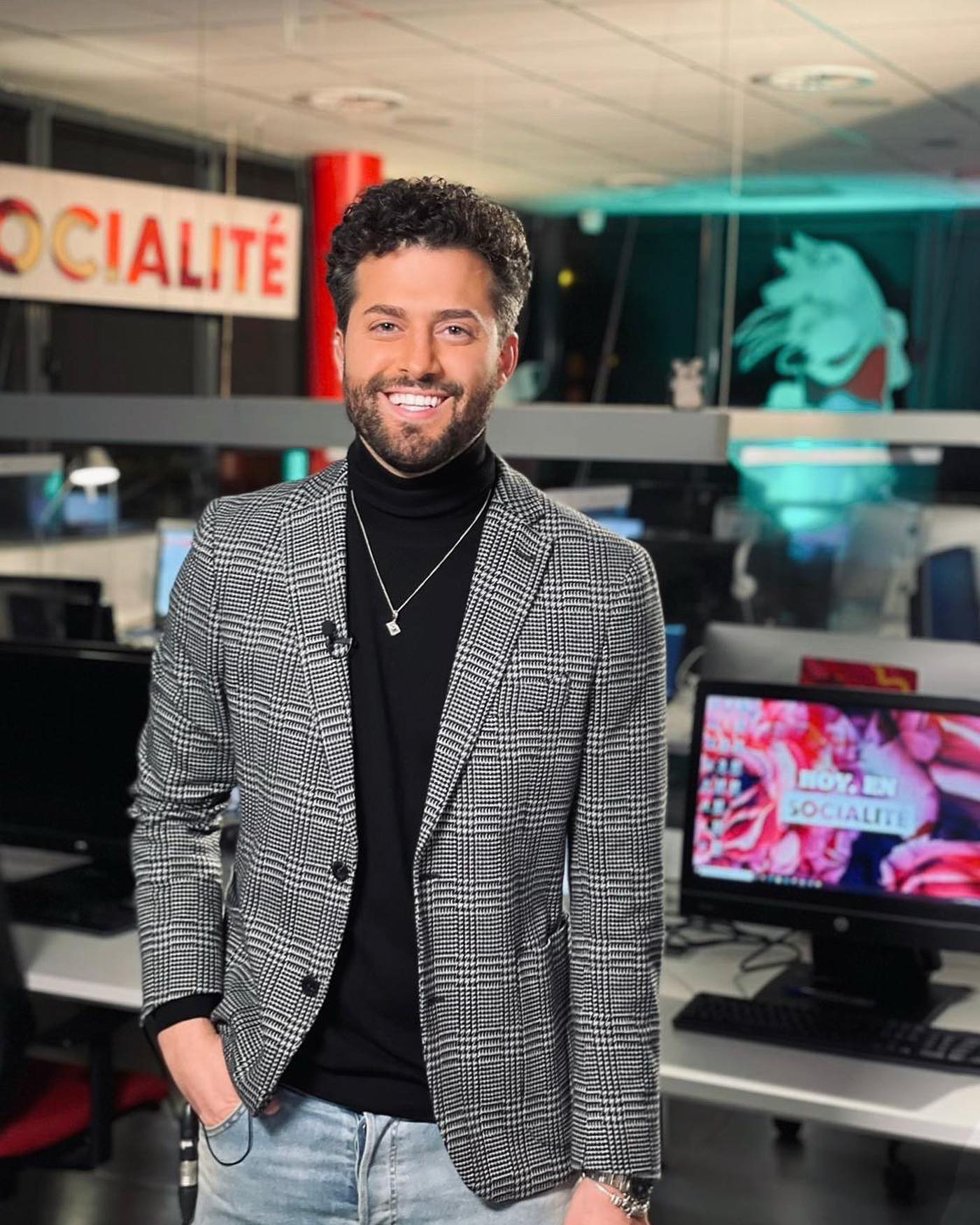 El presentador de televisión y 'youtuber' santanderino confiesa que su evolución al vestir ha sido muy notable y que emplea la moda para expresar quién es.