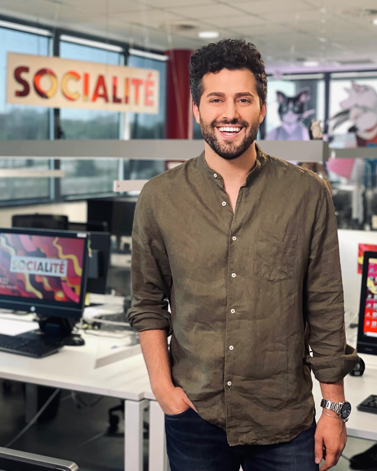 El presentador de televisión y 'youtuber' santanderino confiesa que su evolución al vestir ha sido muy notable y que emplea la moda para expresar quién es.