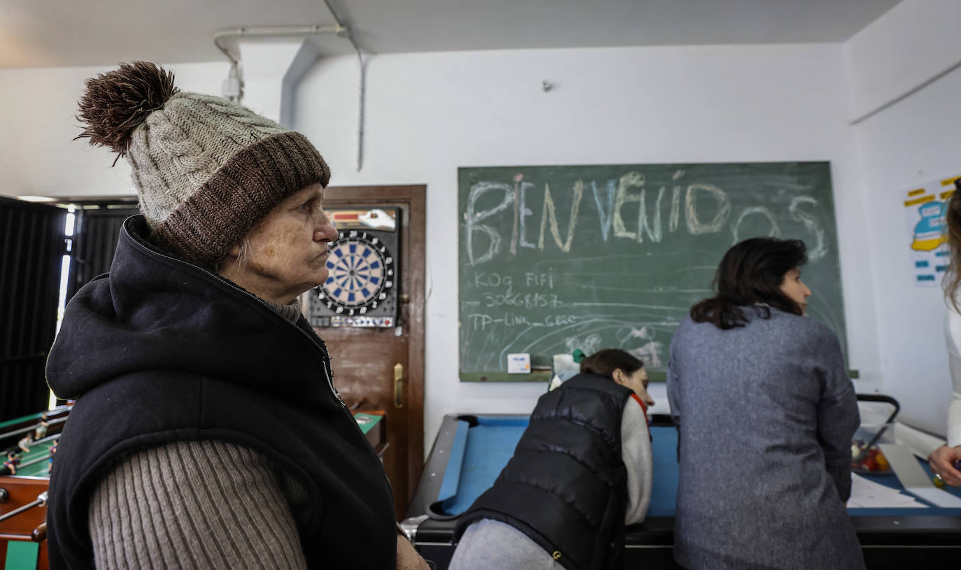 A lo largo de la mañana han ido reconociendo el nuevo espacio en el que vivirán, mientras todos, refugiados y colaborados, tratan de organizar lo mejor posible estos primeros momentos