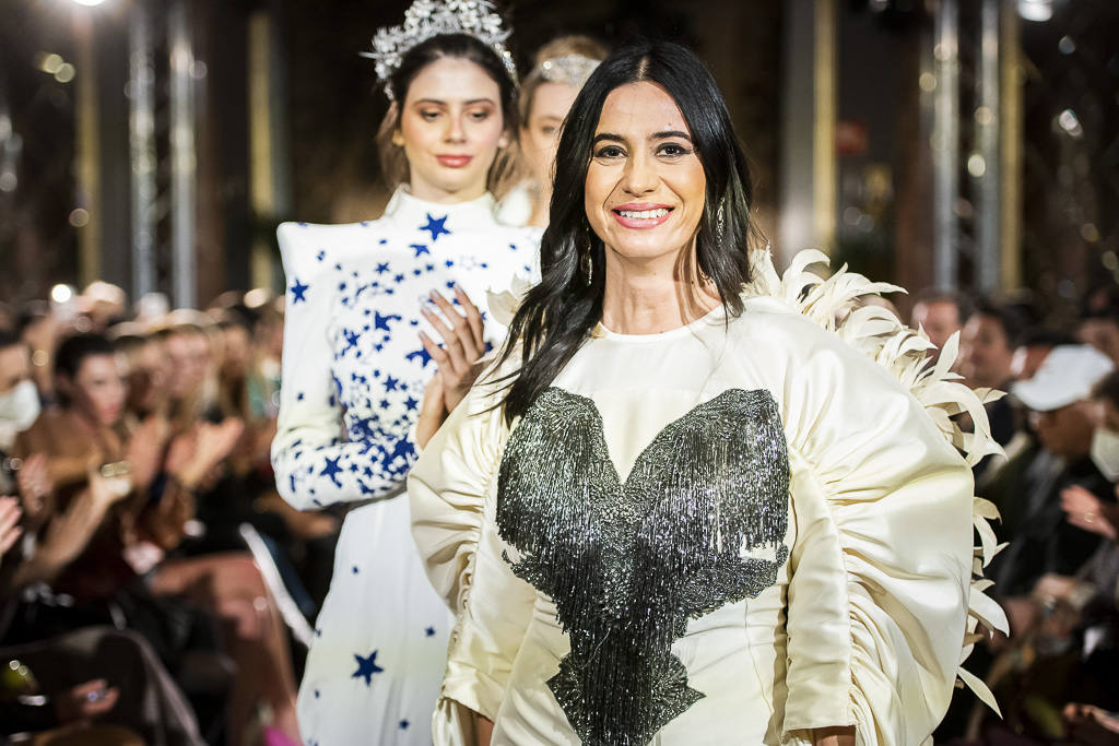 La creadora cántabra celebró su décimo aniversario en la moda con la colección 'Freya', en el calendario 'off' de la Fashion Week de Madrid.