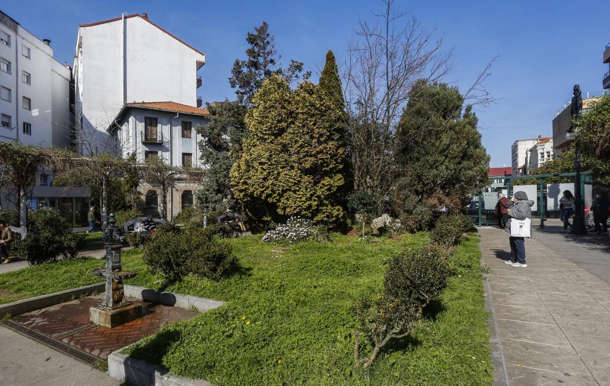 Vista general de los jardines de Pequeñeces junto al Bulevar Demetrio Herrero. 