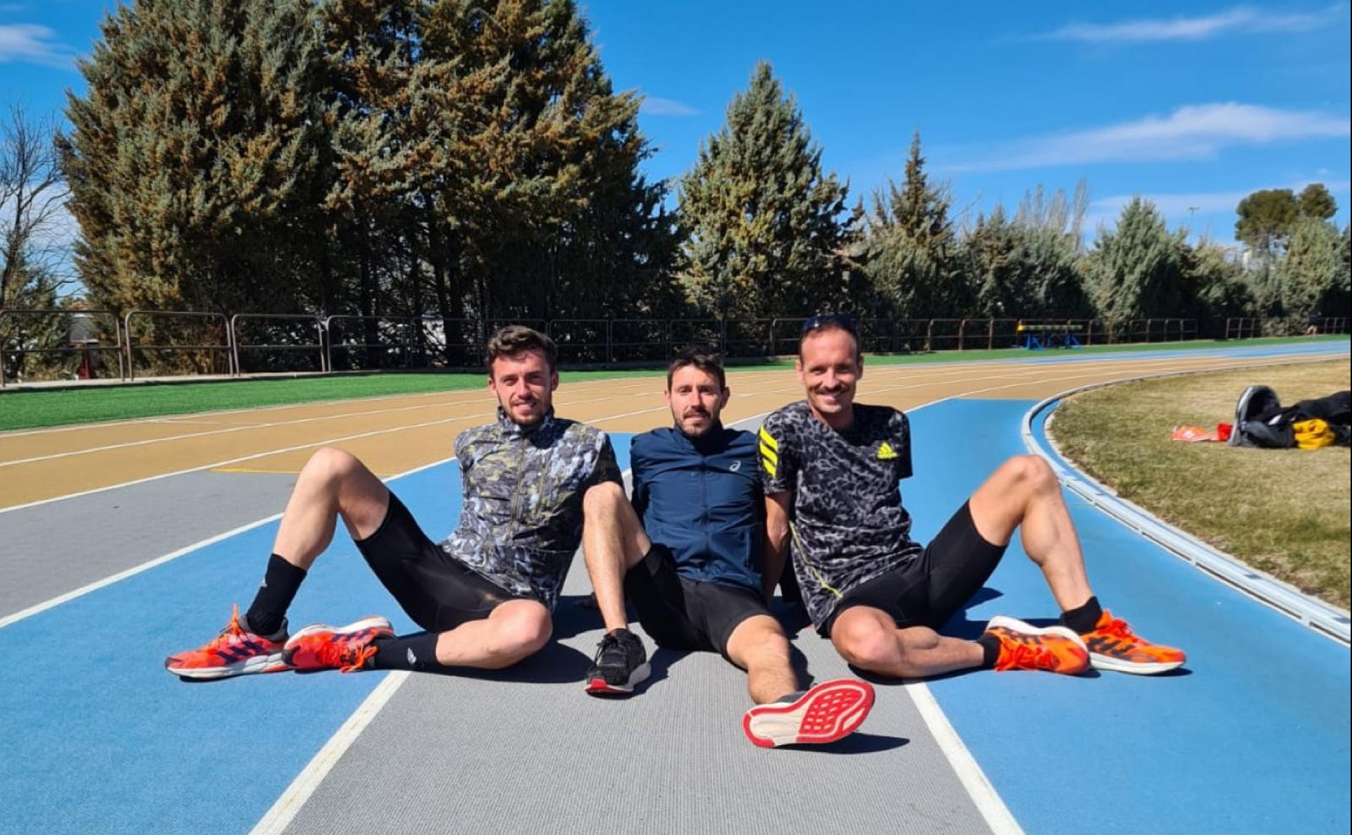 Carlos Mayo, Juan Antonio Pérez y Toni Abadía, en uno de sus entrenamientos de esta semana en Teruel. 