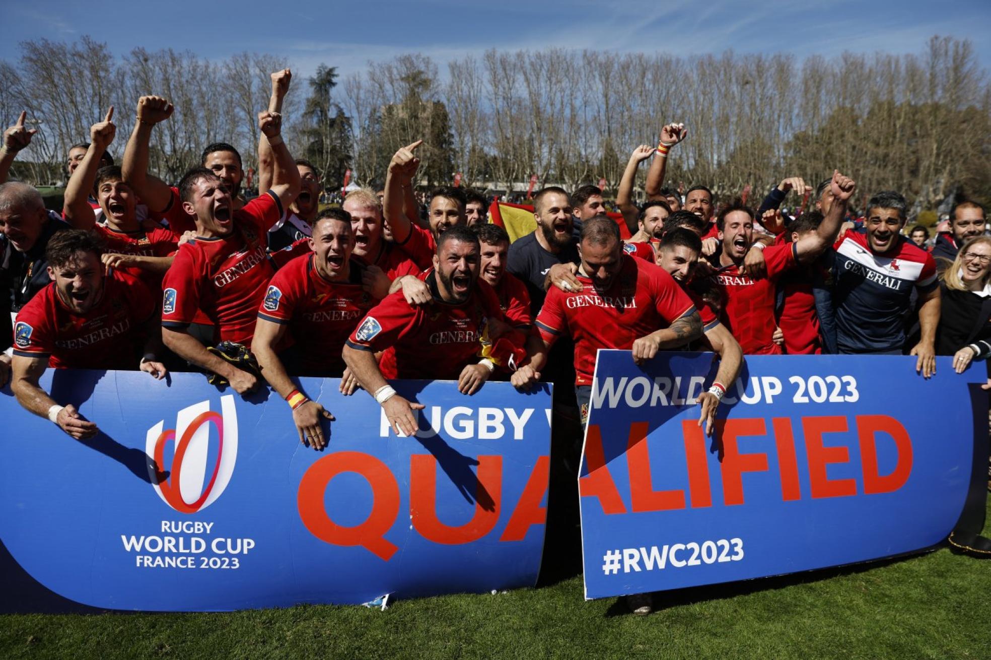 Al Mundial. Los jugadores de la selección española de rugby celebran el triunfo en el Central. 