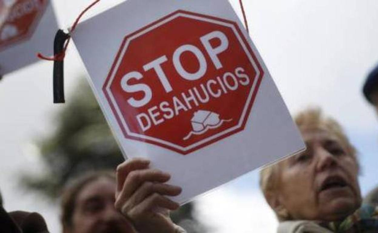 Stop Desahucios denuncia el desalojo de una mujer con dos hijos en Peñacastillo