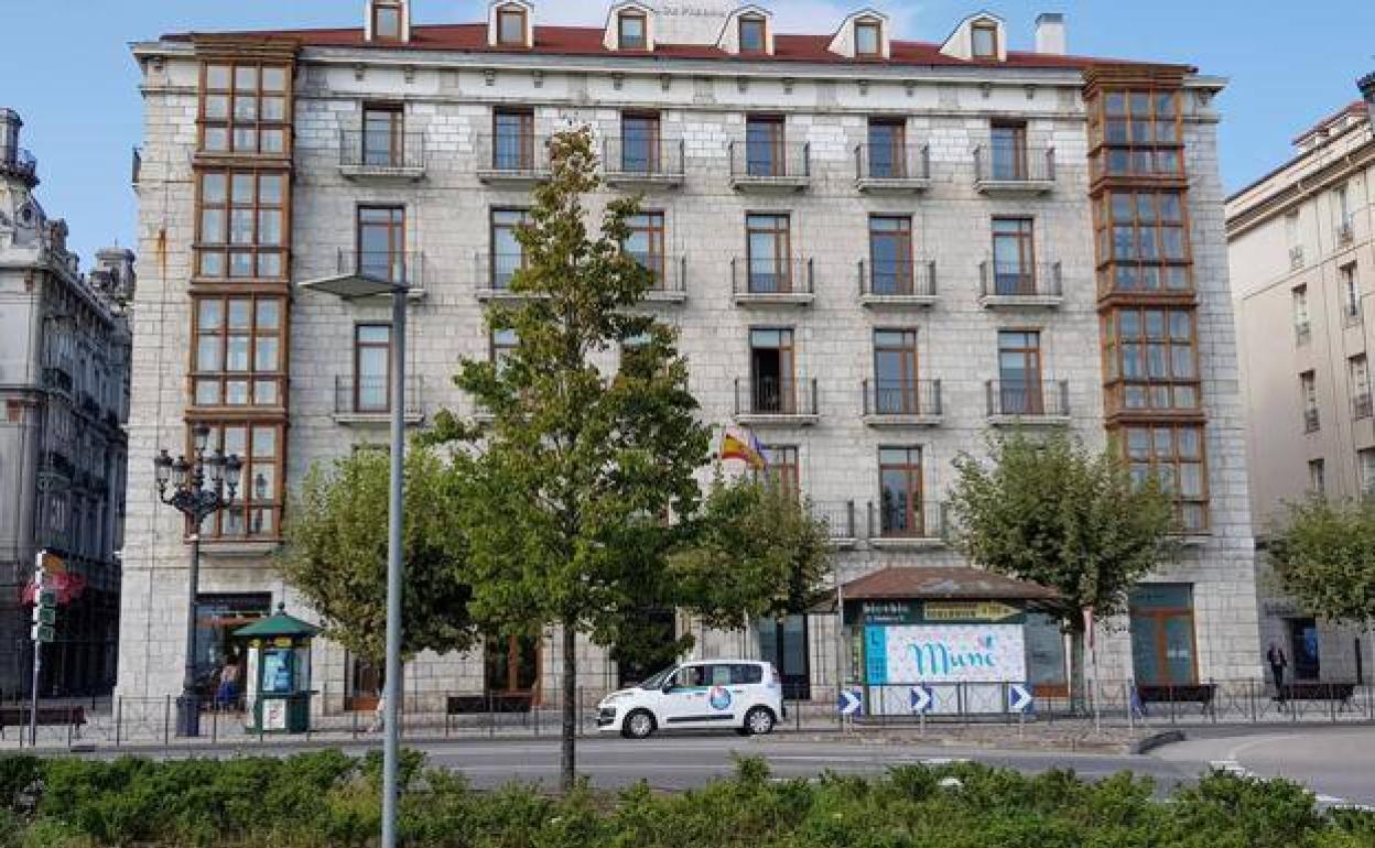 Edificio del Paseo de Pereda en el que se ubica la OPE