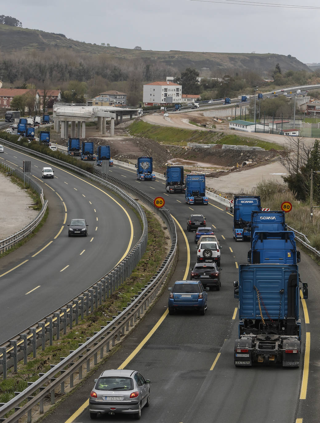 Fotos: Marcha de camiones por la A-67