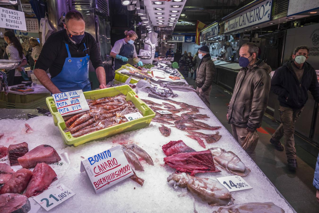 Fotos: El mercado de la Esperanza y un supermercado, ayer