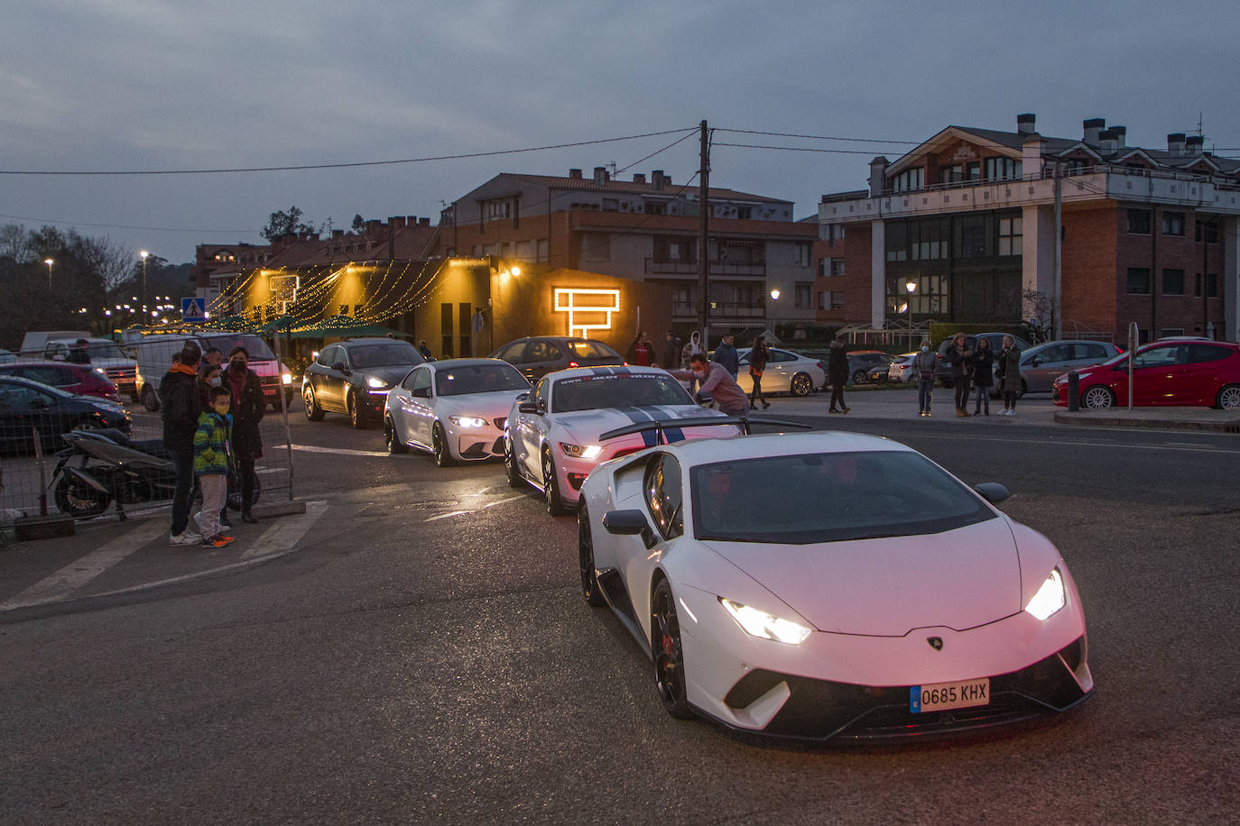 Con base en Santander, los participantes han viajado en Porsche, Lamborghini, Maserati o Ferrari por el arco de la bahía, los valles pasiegos, la costa oriental, la cuenca del Besaya y Liébana