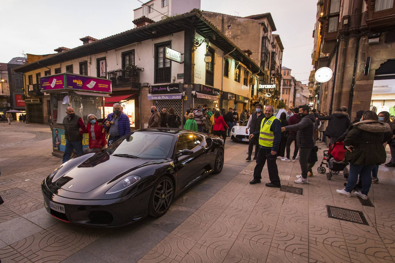 Con base en Santander, los participantes han viajado en Porsche, Lamborghini, Maserati o Ferrari por el arco de la bahía, los valles pasiegos, la costa oriental, la cuenca del Besaya y Liébana