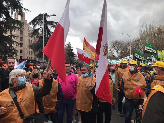 Fotos: Más de cuatro mil cántabros se suman en Madrid al clamor en defensa del mundo rural