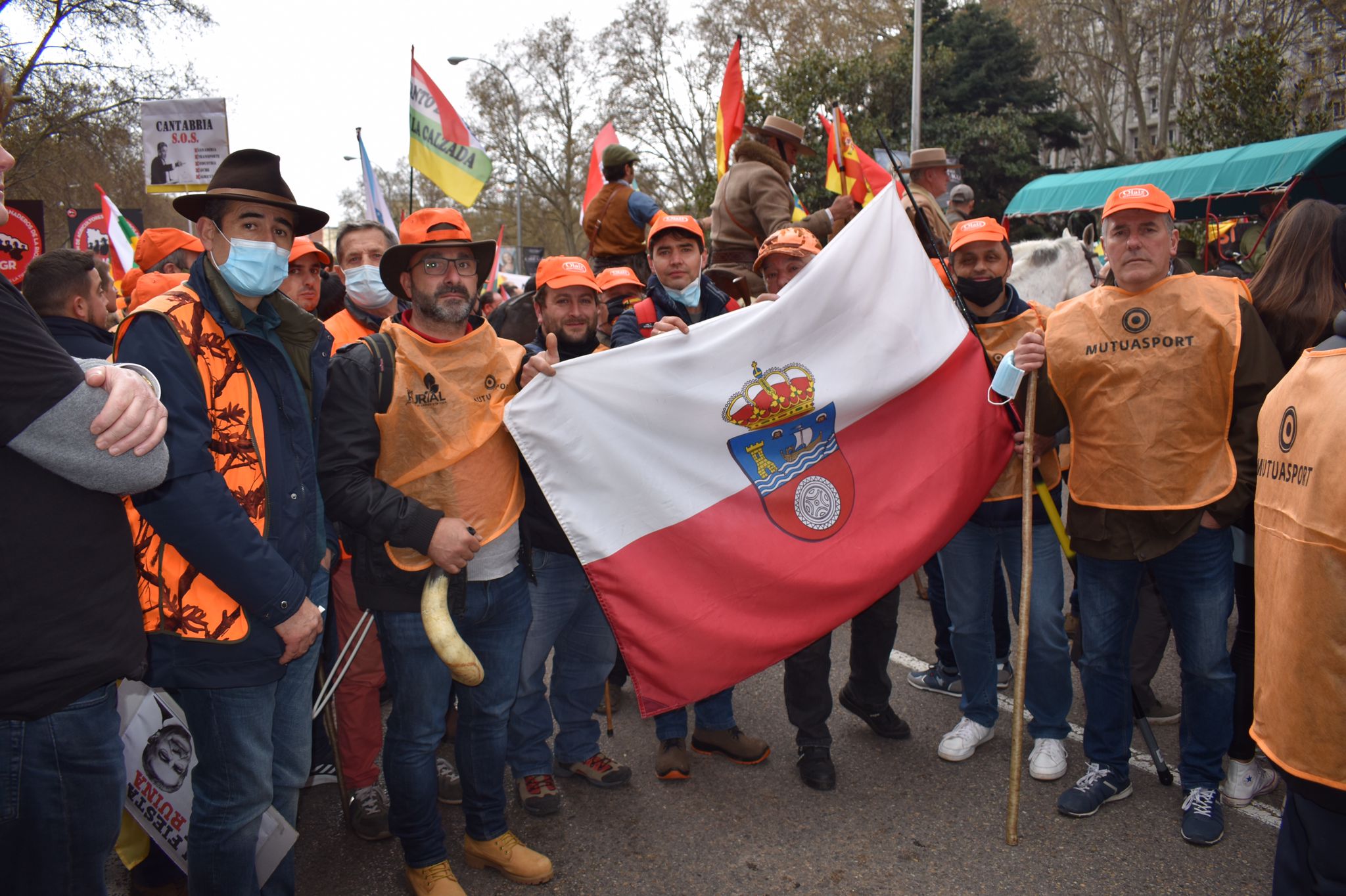 Fotos: Más de cuatro mil cántabros se suman en Madrid al clamor en defensa del mundo rural