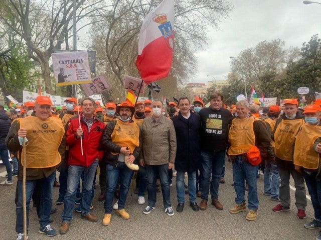 Fotos: Más de cuatro mil cántabros se suman en Madrid al clamor en defensa del mundo rural