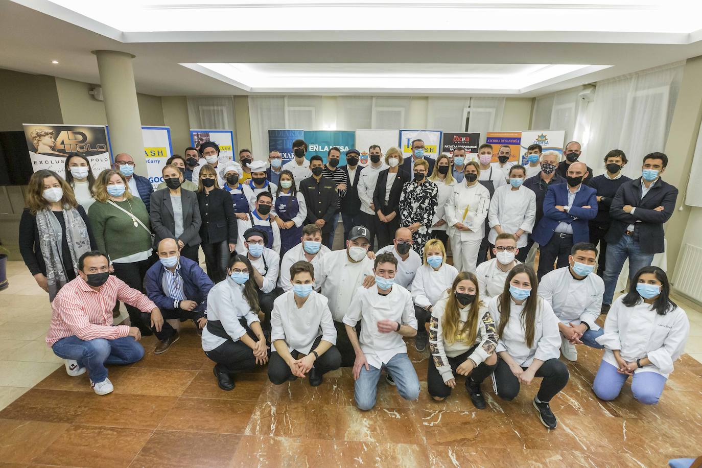 Foto de familia de participantes, autoridades, patrocinadores y jurados.