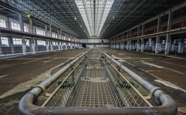 El Mercado de Ganados de Torrelavega vuelve a abrir sin ganado