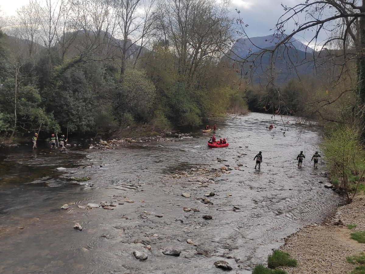 Trabajos de rastreo en el río.