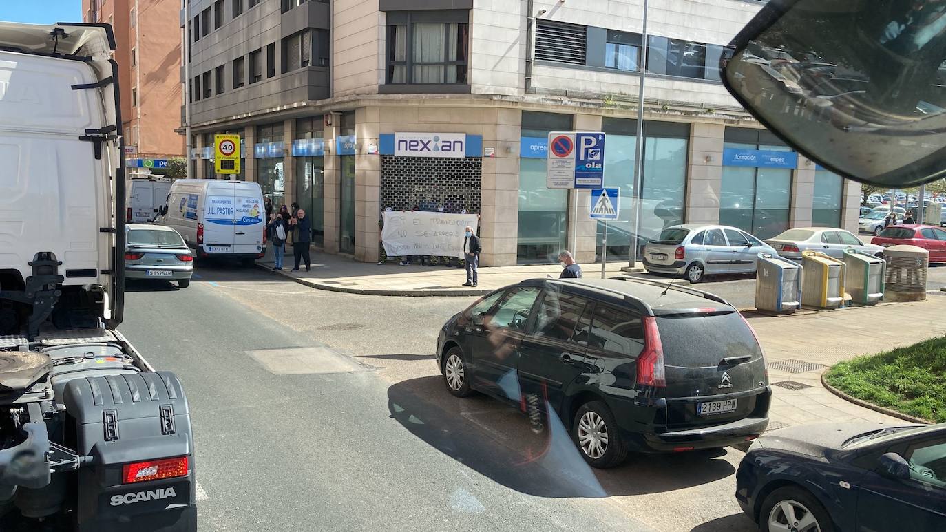 Fotos: La marcha lenta de los camioneros por el centro de Santander