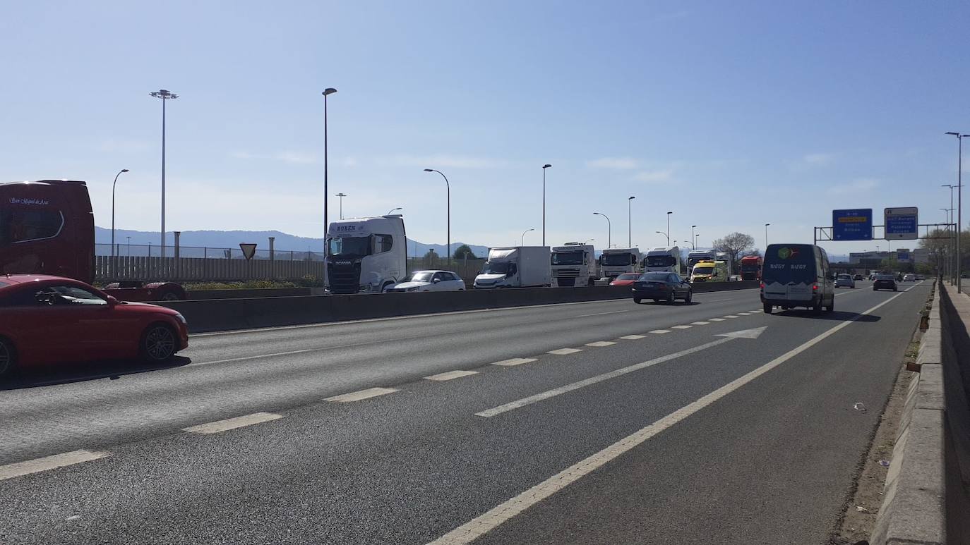 Fotos: La marcha lenta de los camioneros por el centro de Santander