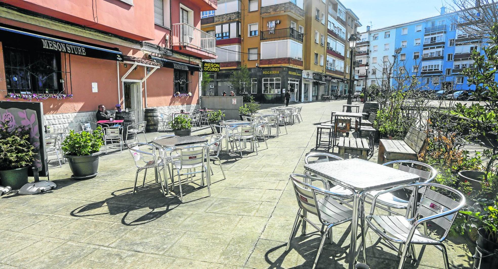 La terraza de La Colmena acusaba ayer la ausencia de la feria de ganado.