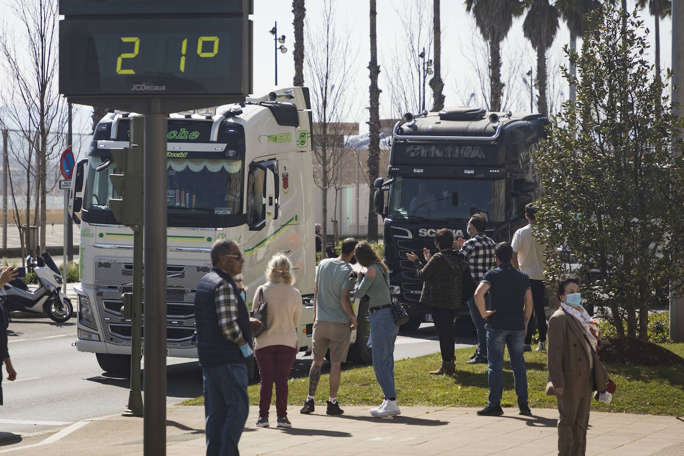 Fotos: Los santanderinos aplaudieron a los camioneros