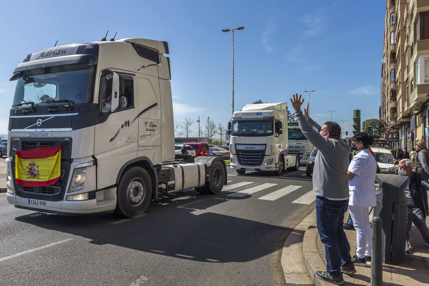 Fotos: Los santanderinos aplaudieron a los camioneros