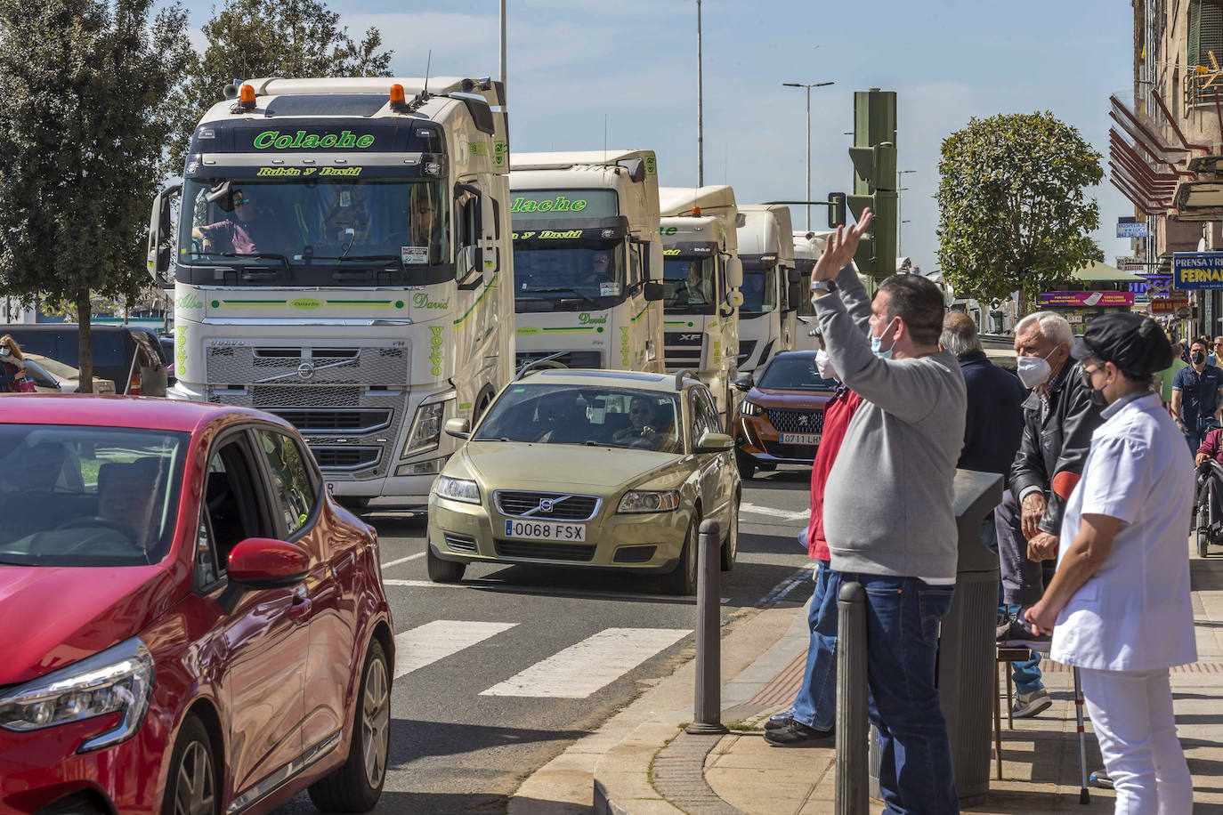 Fotos: Los santanderinos aplaudieron a los camioneros