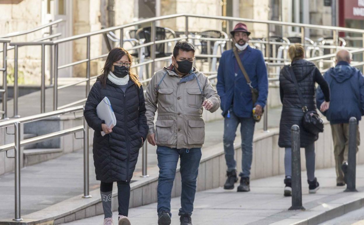 La incidencia del covid y los contagios siguen a la baja en Cantabria