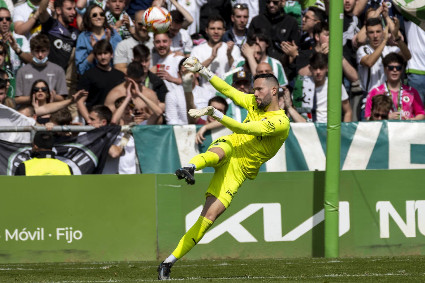 Choque poco brillante del equipo verdiblanco en el que se lleva los tres valiosos puntos