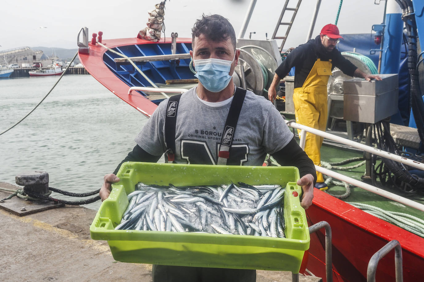 Los barcos de pesca de Cantabria han regresado este lunes a faenar.