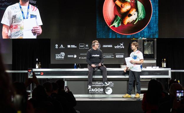 Andoni Luis Aduriz y René Redezpi en el escenario de Madrid Fusión.