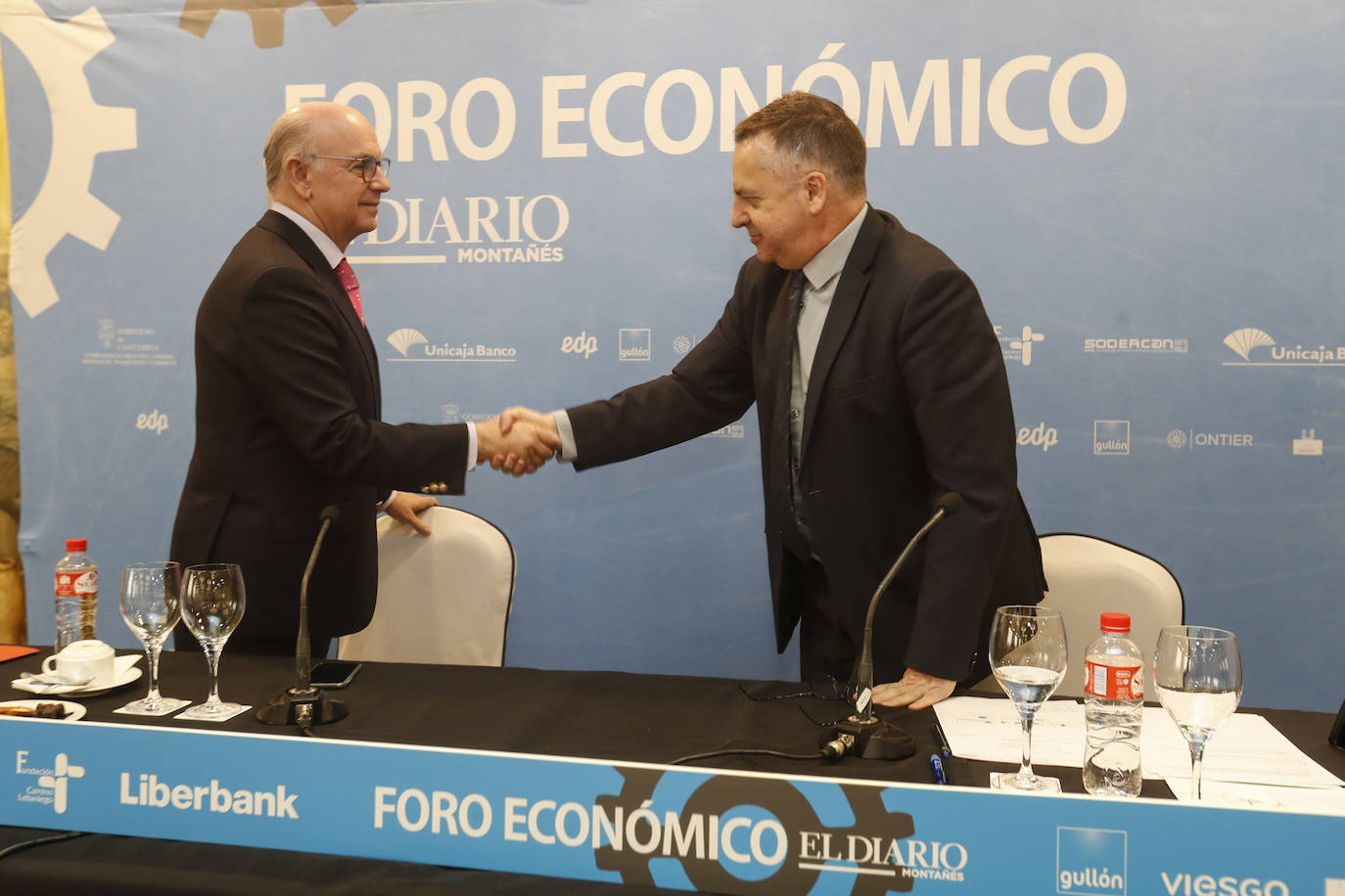 Fotos: Aldo Olcese en el Foro Económico