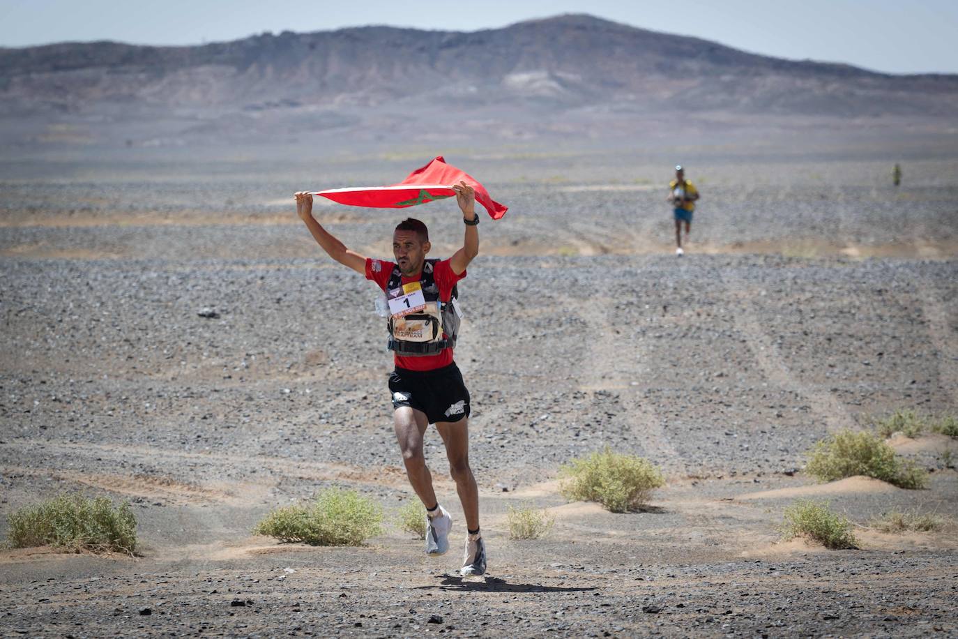 Esta prueba es considerada una de las carreras más duras del mundo. Desde el año 1986 el francés Patrick Bauer organiza esta cita en Marruecos con un recorrido de 250 kilómetros en siete días.