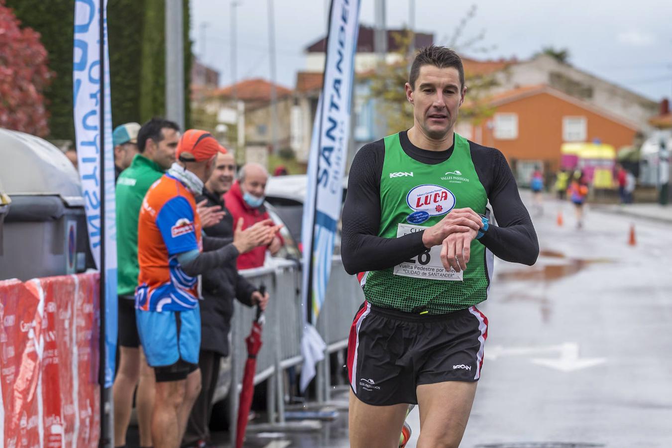 El equipo Valles Pasiegos-Sobaos Luca ganó la Vuelta por Relevos Ciudad de Santander.
