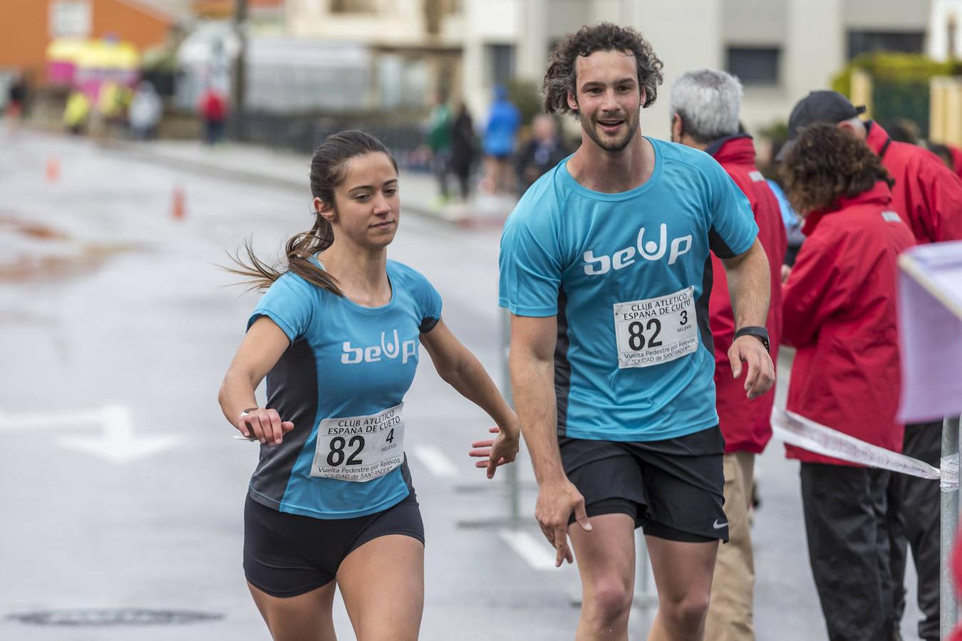 El equipo Valles Pasiegos-Sobaos Luca ganó la Vuelta por Relevos Ciudad de Santander.
