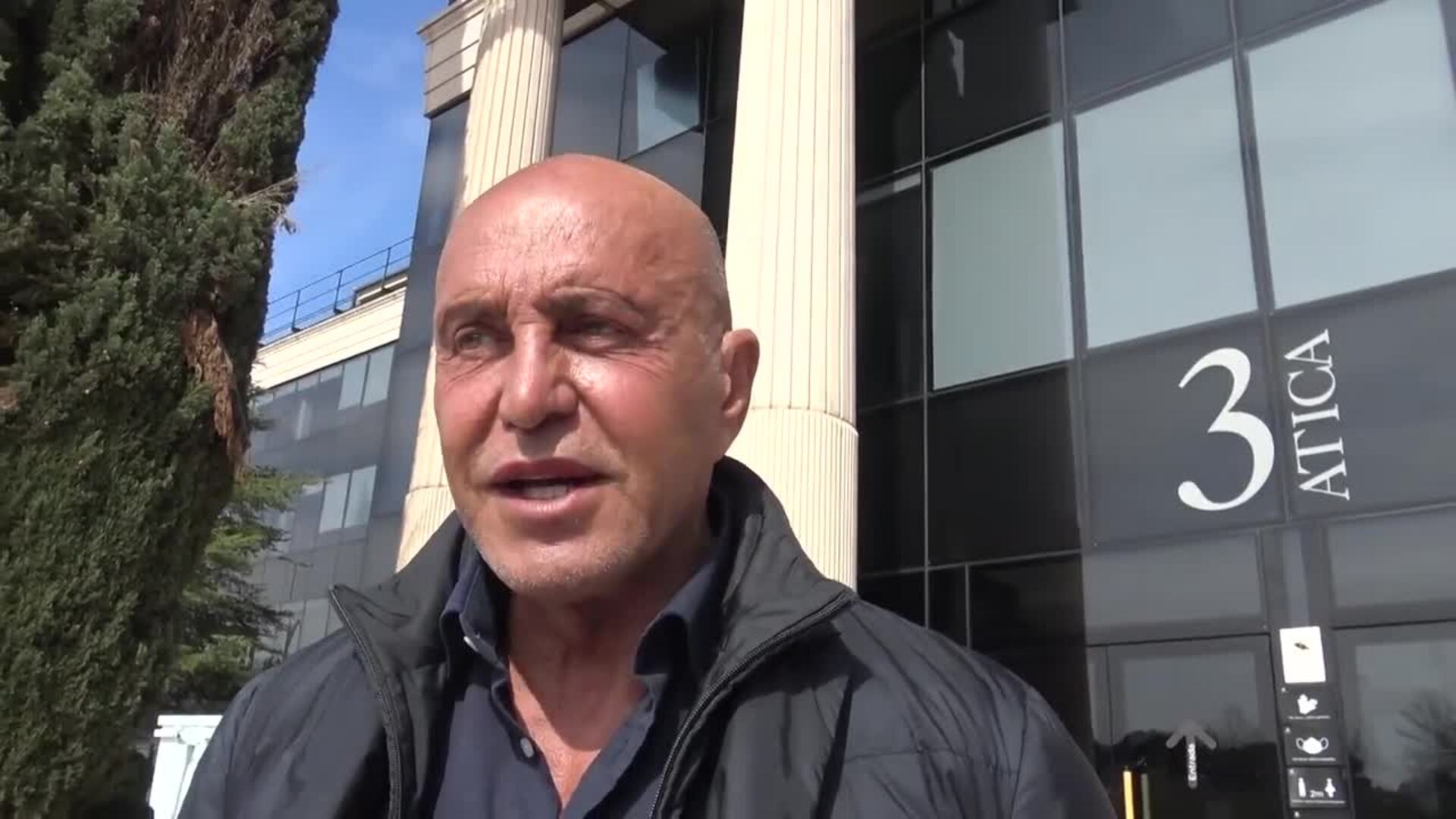 Kiko Matamoros defiende sus "derechos" sobre sus casas tras declarar en el juzgado