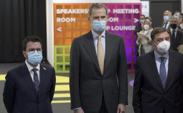 El rey Felipe, junto al presidente de la Generalitat, Pere Aragonès, y el ministro de Agricultura, Pesca y Alimentación, Luis Planas, durante la inauguración del salón Alimentaria.