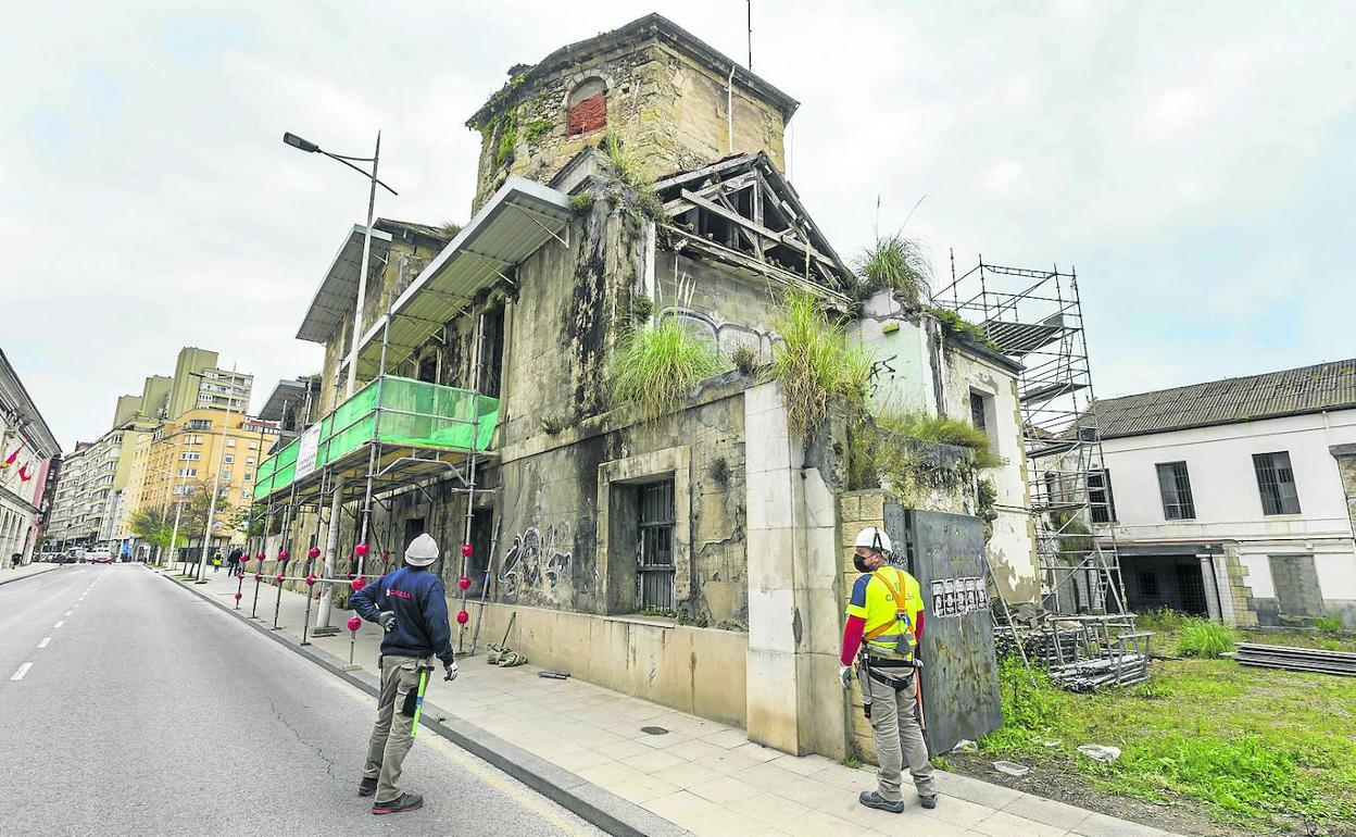 El convento está apuntalado y se están realizando obras de emergencia en el torreón, que presenta riesgo de derrumbe.