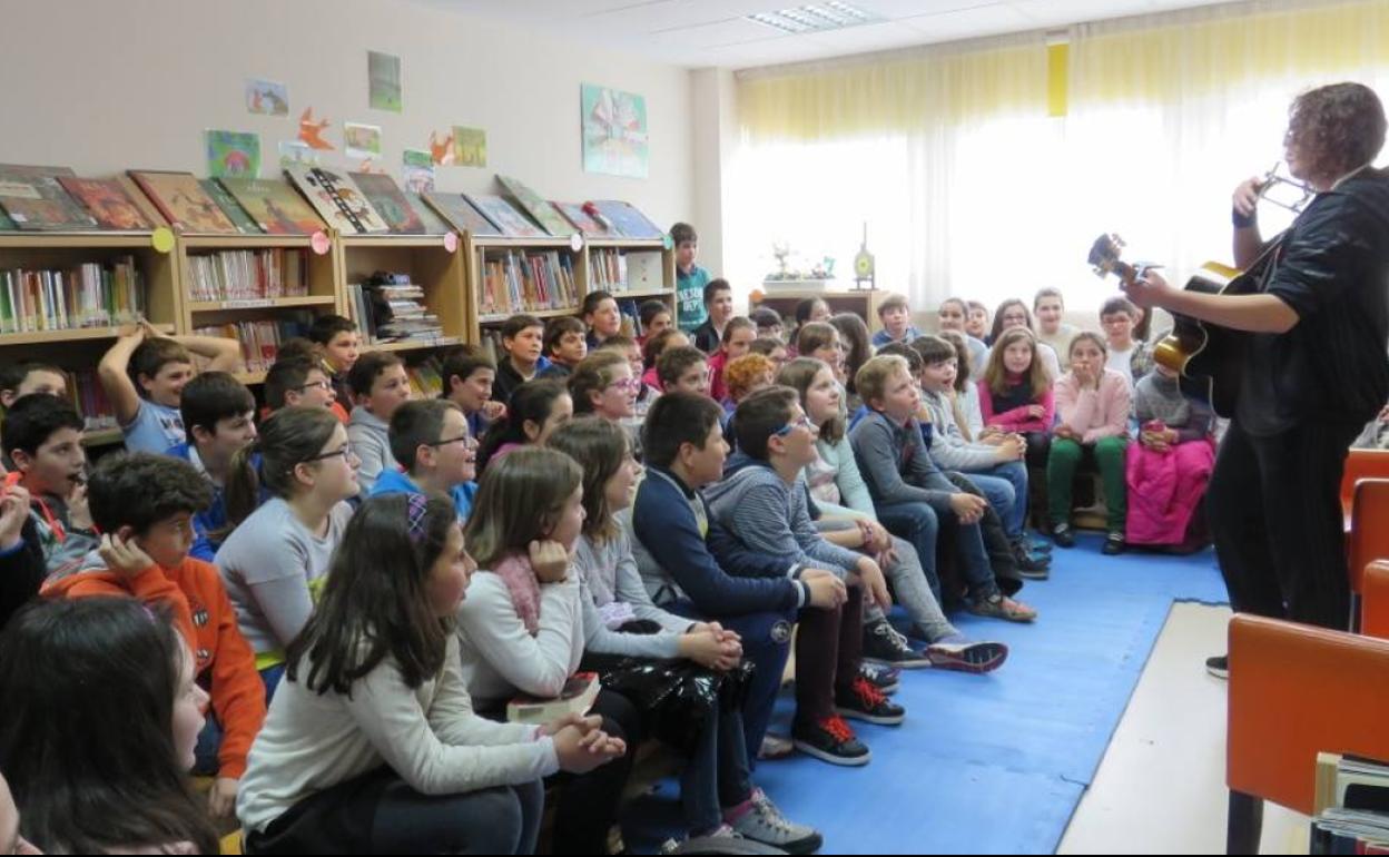 'Amigos cuentistas' del colegio Gerardo Diego de Los Corrales.