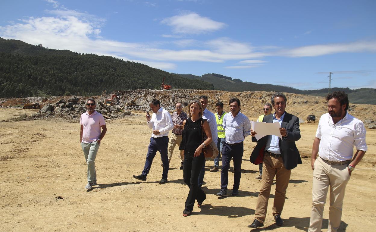 Visita del anterior consejero, Francisco Martín, a las obras de ampliación del polígono 