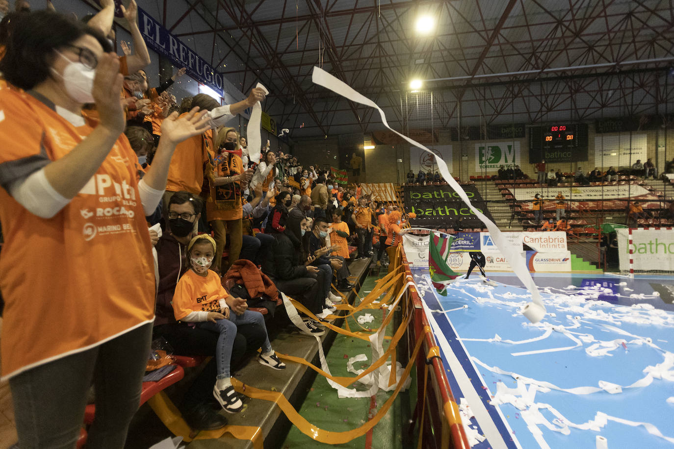 Fotos: El derbi de balonmano entre el Bathco y el Unicaja