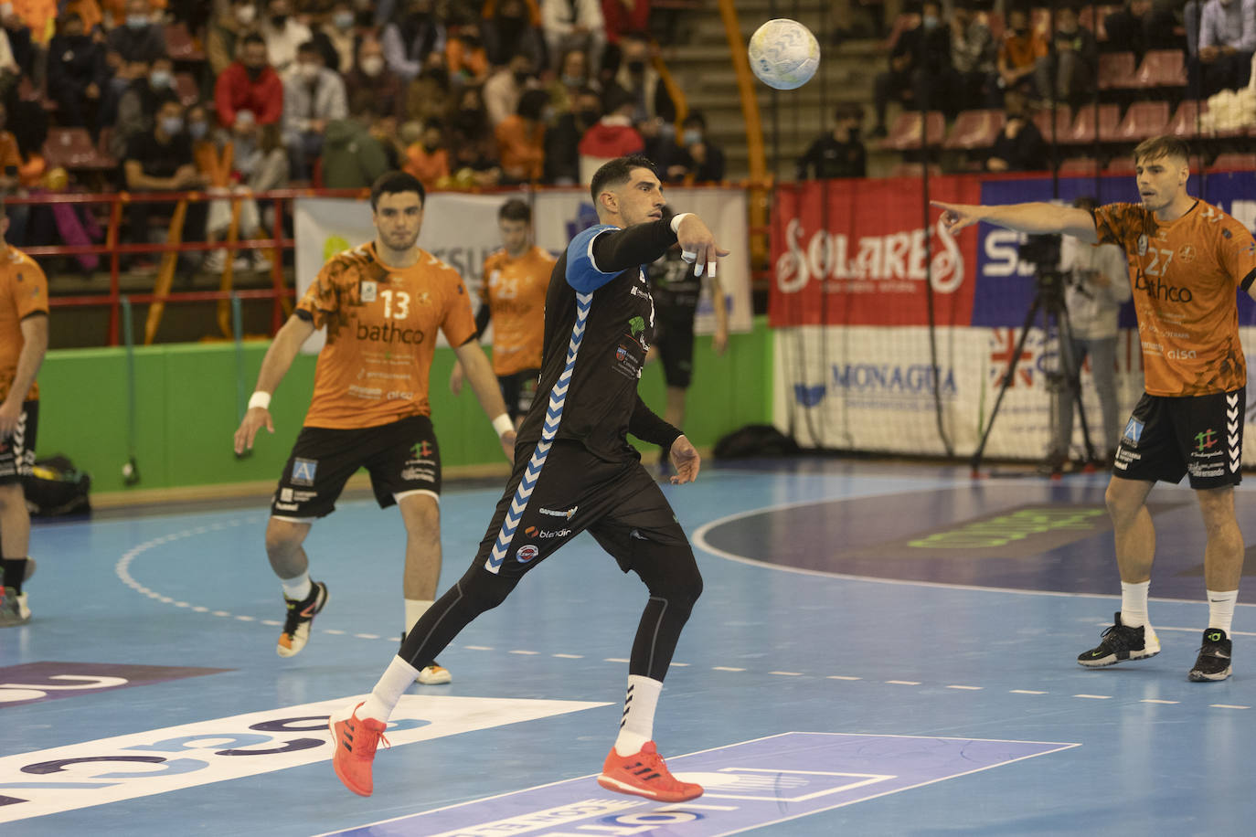 Fotos: El derbi de balonmano entre el Bathco y el Unicaja