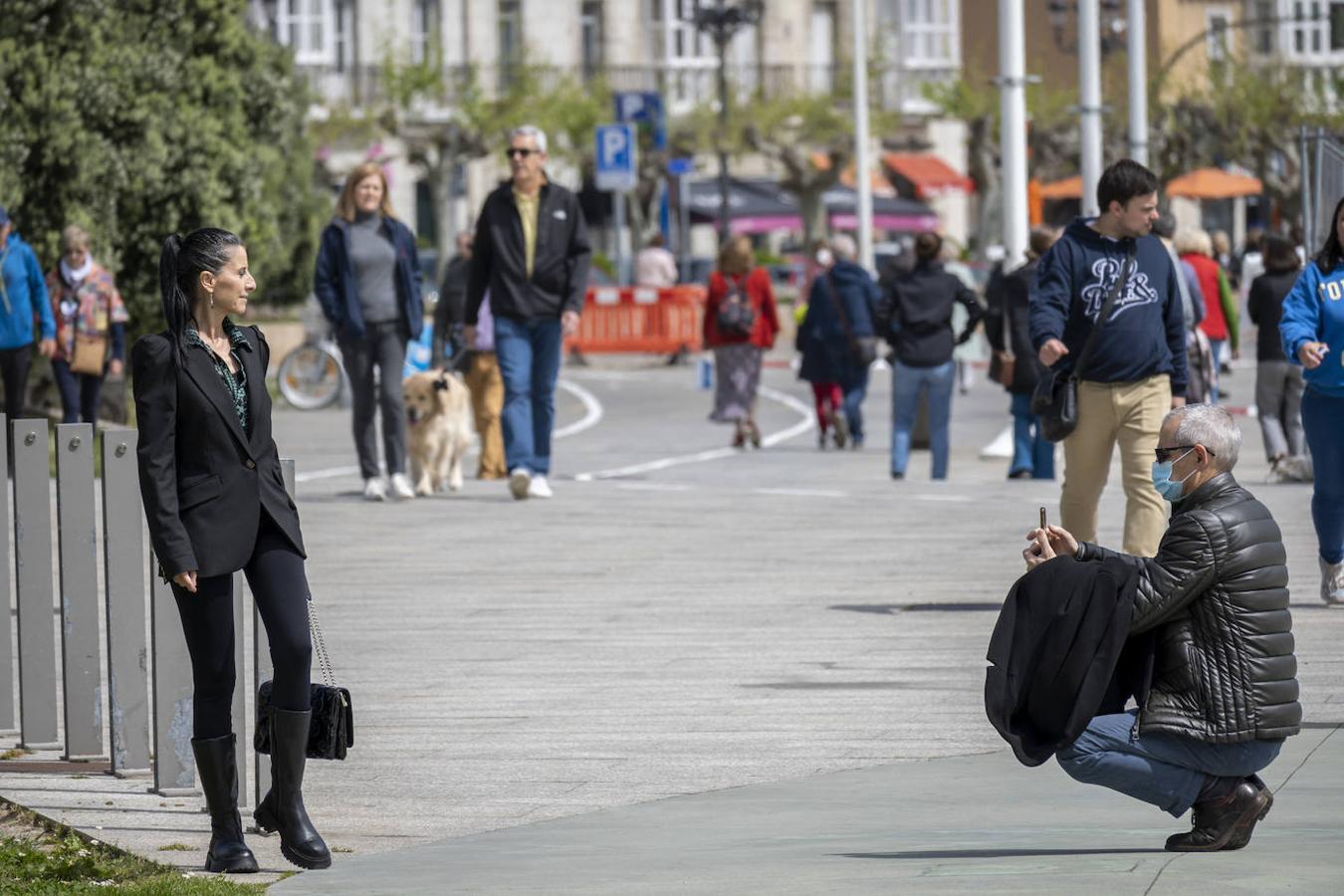 Las calles de Santander repletas de turistas en el primer fin de semana de vacaciones de Semana Santa sin restricciones. 